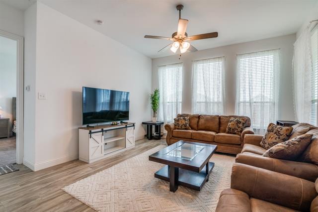 Foto del edificio - 1712 Cherrybrook Ln