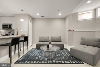 Building Photo - 1135 6th St NW