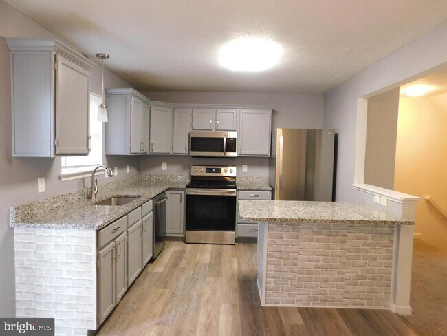 Foto del edificio - 102 Zephyr Ln