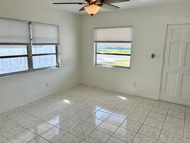 Foto del edificio - 2 bed 1 Bath House in Ideal Location in St Pete