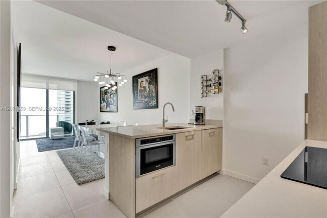 Foto del edificio - 501 NE 31st St