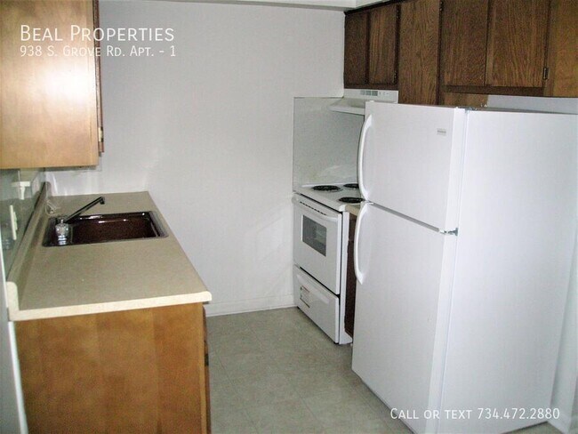 Building Photo - 938 S Grv St