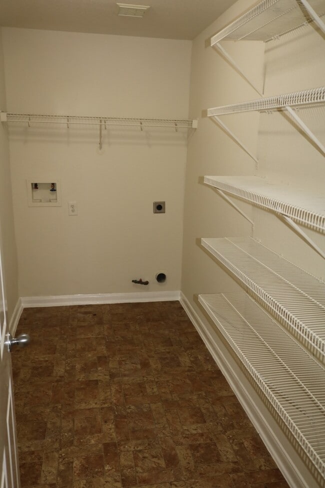 Building Photo - 15611 Leeds Ln