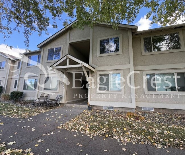 Building Photo - Two Bedroom Upstairs Unit in The Vineyards HOA **Half Off 2nd Month Rent**