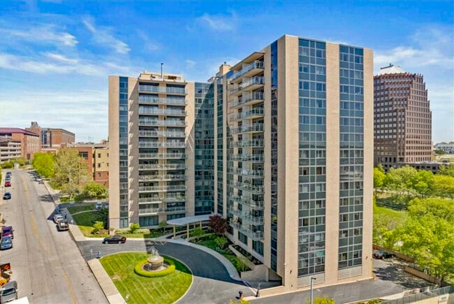 Building Photo - 4545 Wornall Rd