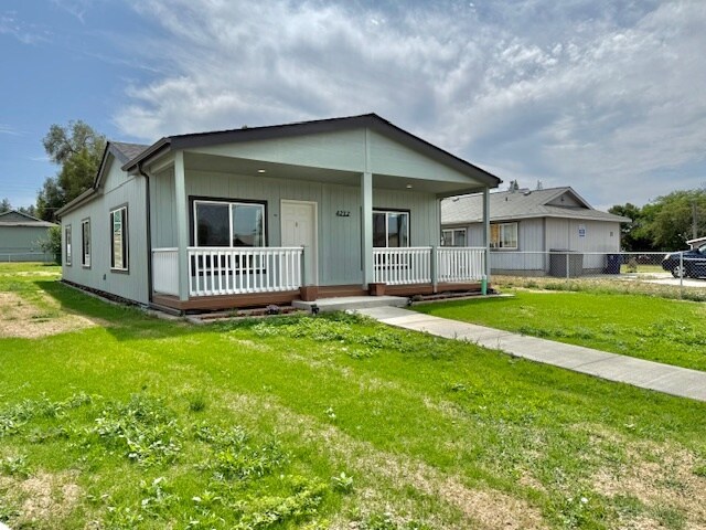 Primary Photo - 4212 E Princeton Ave