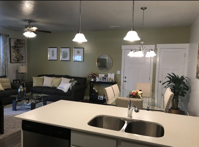 Foto del edificio - 14503 S Ronan Ln