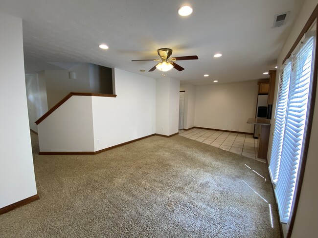 Foto del edificio - 5355 Midway Dr