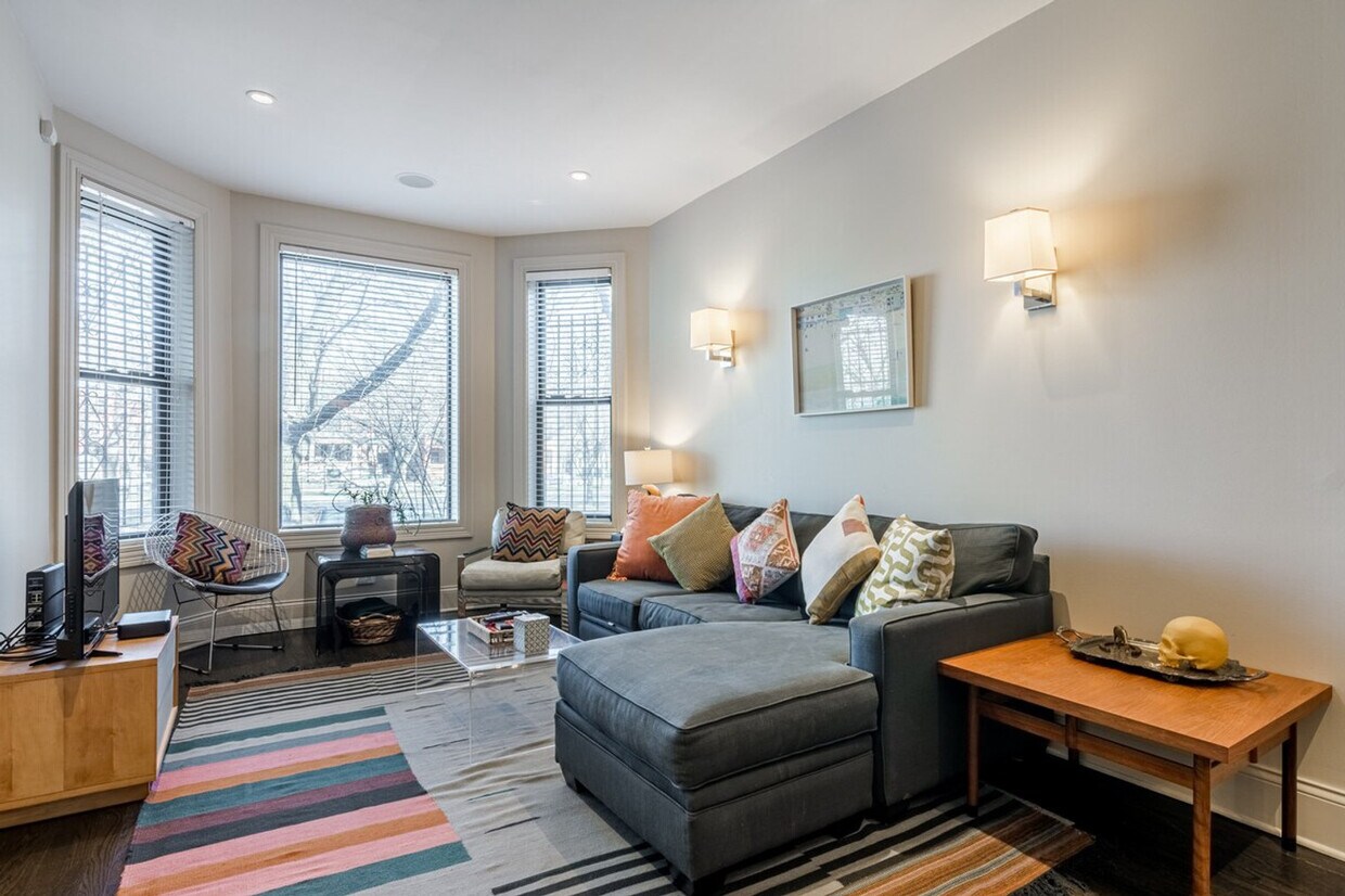 Foto principal - 2947 W Logan Blvd