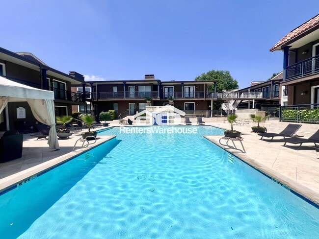 Foto del edificio - 5928 Sandhurst Ln