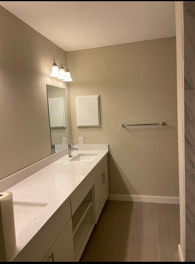 Foto del edificio - 6656 Montauk Dr