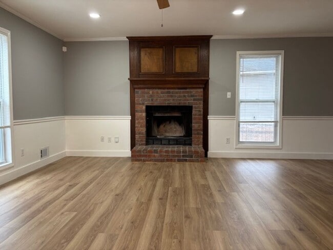 Foto del edificio - Updated Remodeled Large Open Split-Level Home with Full Finished Basement!