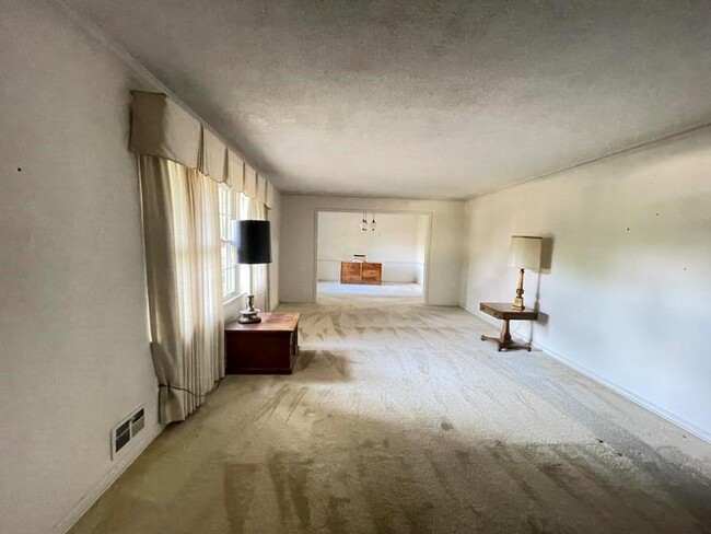 Foto del edificio - 2815 Benson Dr