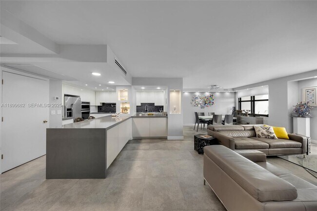 Foto del edificio - 9801 Collins Ave