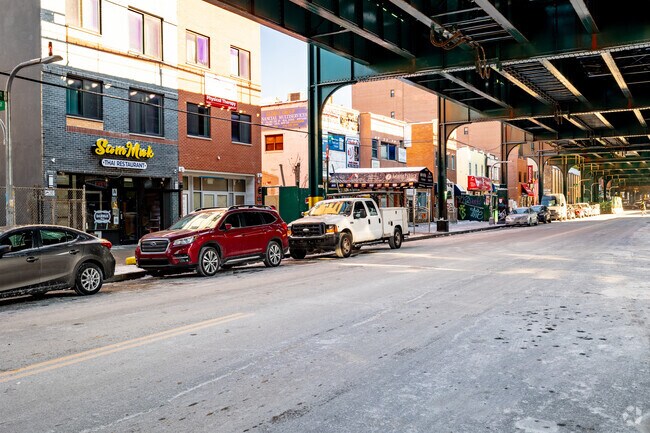 Building Photo - 6527 Roosevelt Ave