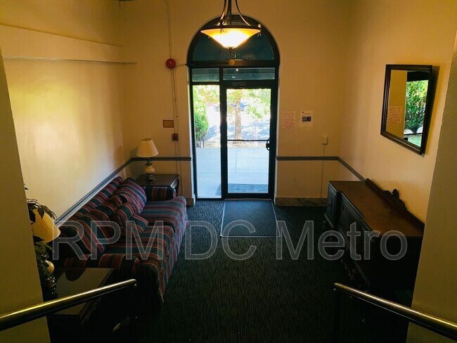 Foto del edificio - 815 Maryland Ave NE