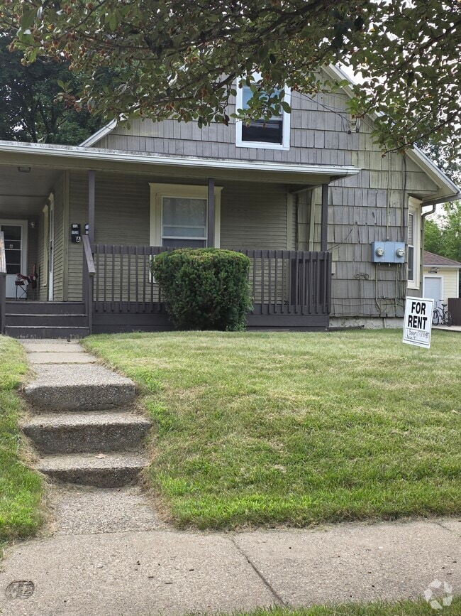 Building Photo - 1028 Lansing Ave