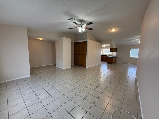 Building Photo - 6141 E 40th Pl