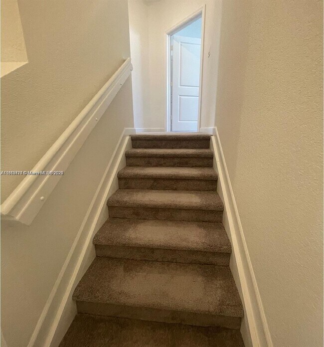Foto del edificio - 2613 SE 11th Ct
