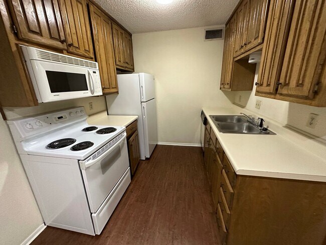 Building Photo - 1421 S 12th St