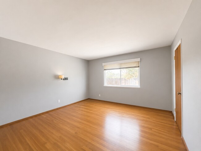 Foto del edificio - 1351 Oakwood Ct