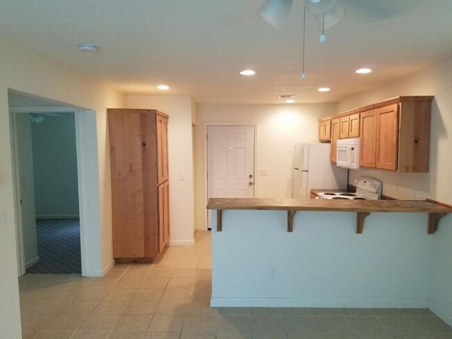 Foto del edificio - 612 E 8th St