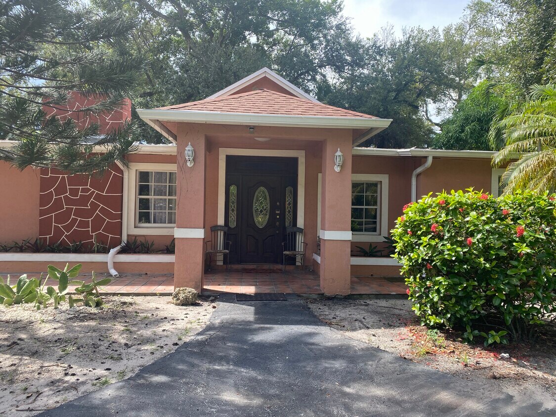 Foto principal - 1760 NE 144th St