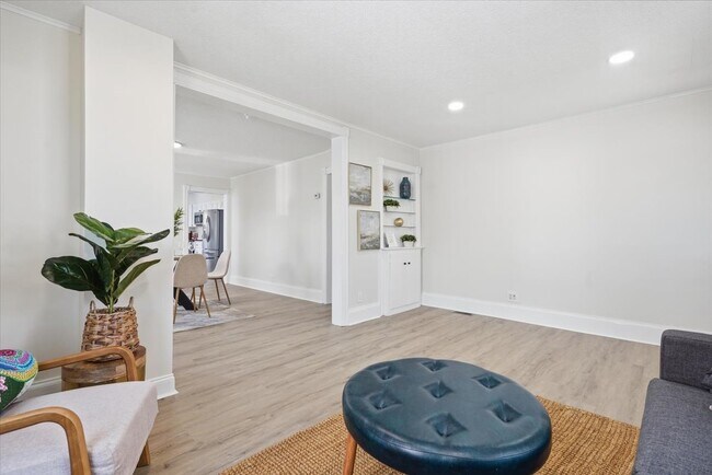 Building Photo - 315 2nd St