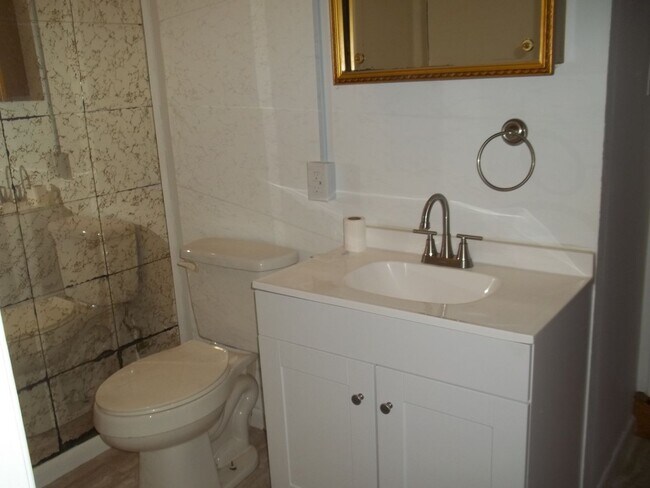 Building Photo - 115 Armstrong Cir