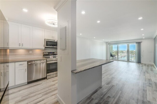 Foto del edificio - 400 64th Ave