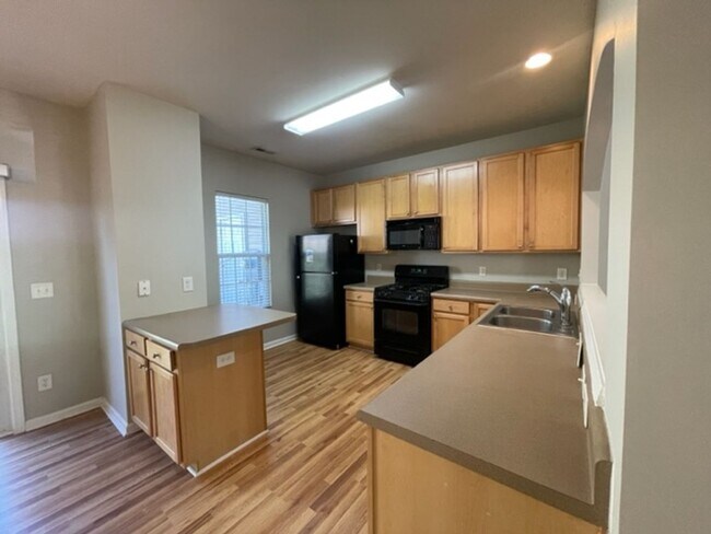 Foto del edificio - 804 Walnut Woods Dr