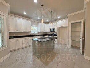 Building Photo - 10 Lathrop Ln