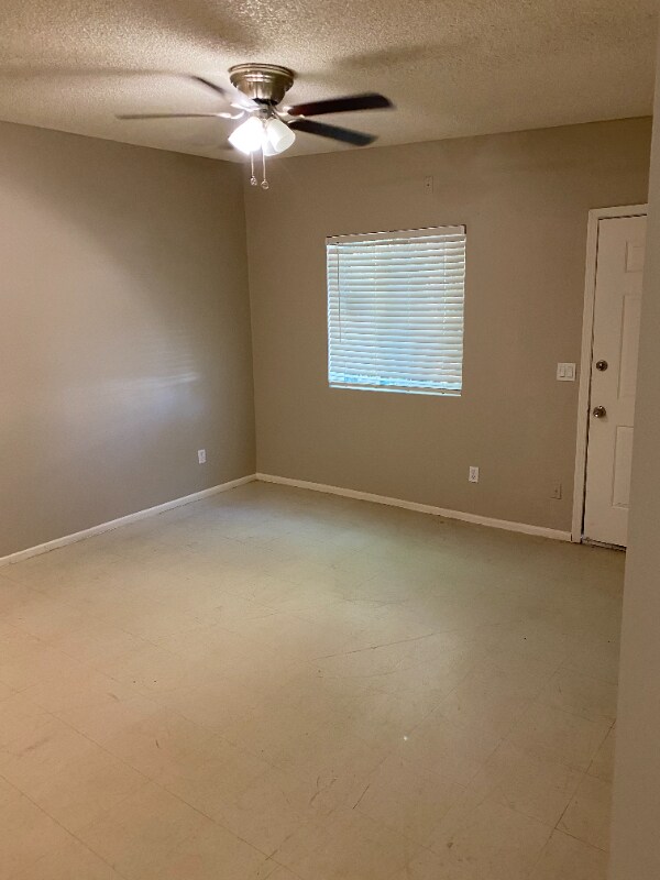 Foto del edificio - 403 E Quail Ave