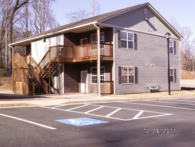 Building Photo - 7402 Courtyard Dr