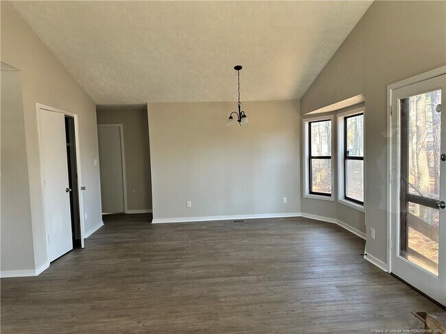 Foto del edificio - 6839 Candlewood Dr