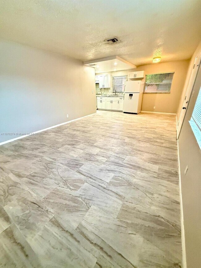 Building Photo - 7910 SW 10th Ct