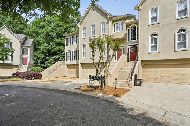 Building Photo - 2562 Oakwood Trce