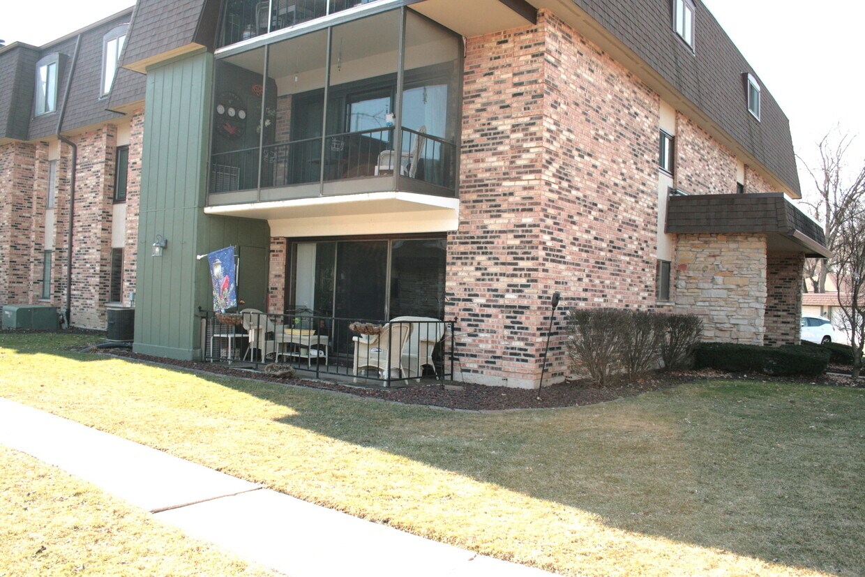 Primary Photo - 9184 S Rd