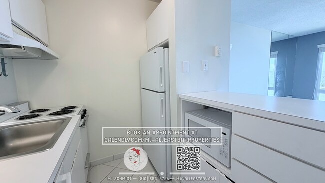 Foto del edificio - 1BD/1BA in Emeryville, Features stunning marina views! Amenities, water, garbage, and 1 parking s...