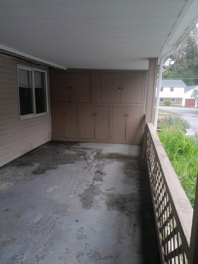 Building Photo - 113 Raylinsky Rd