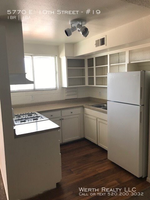 Building Photo - Close to Park Place Mall and MUCH MORE!