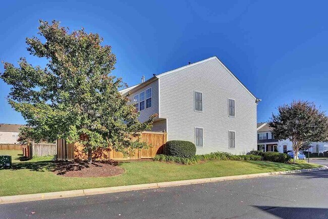 Foto del edificio - 3 Bedroom Townhome off Pelham Road