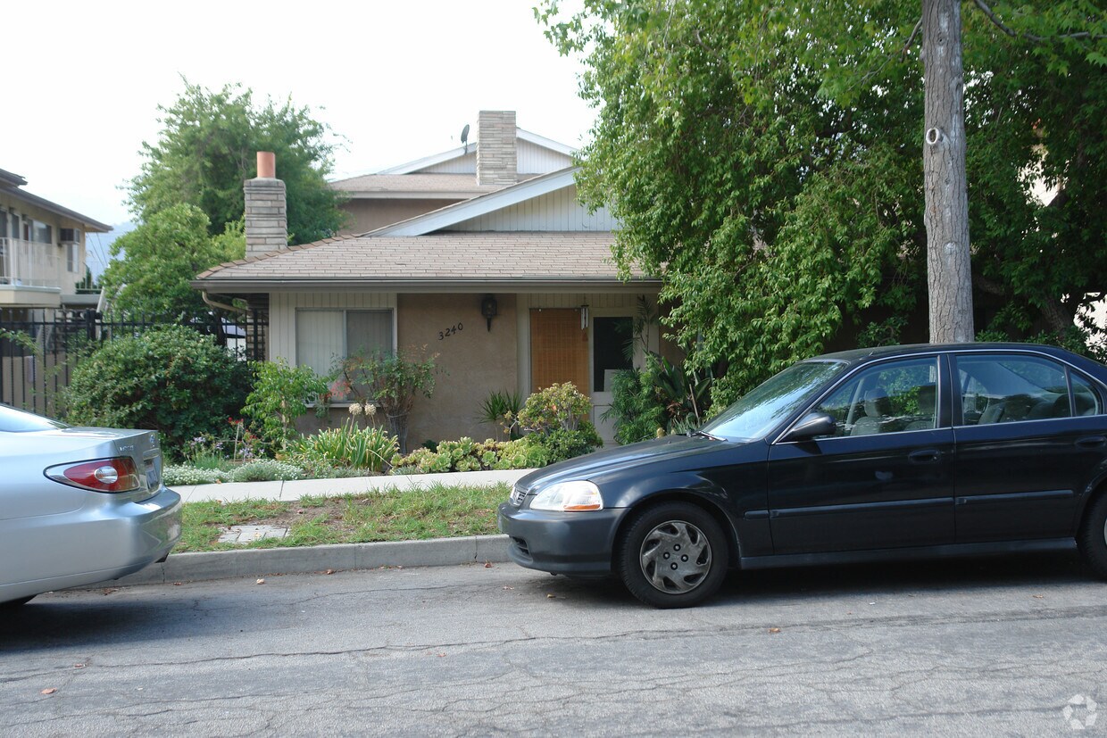 Primary Photo - 3240 Fairesta St