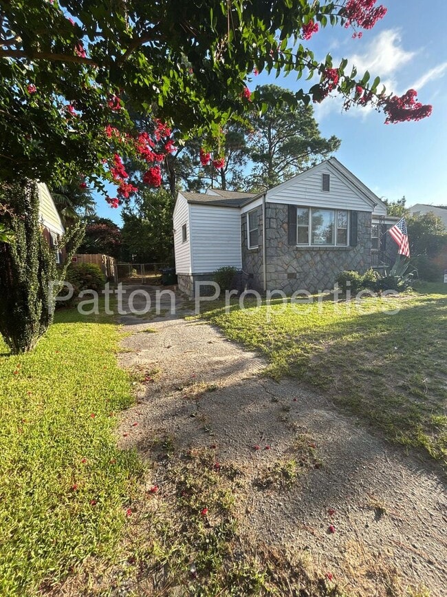 Building Photo - West Columbia Home