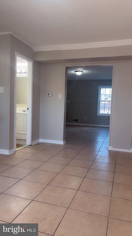 Foto del edificio - 9830 Grant Ave