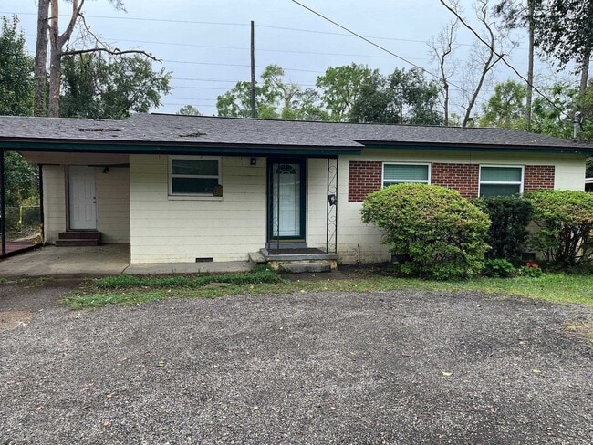 Building Photo - 1641 Airport Dr