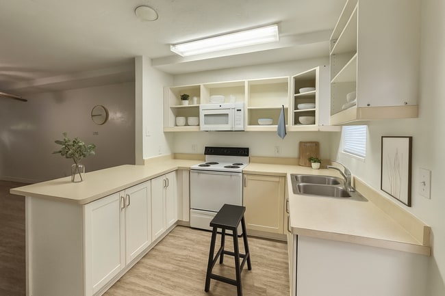 Building Photo - One Bedroom Mother In Law Suite