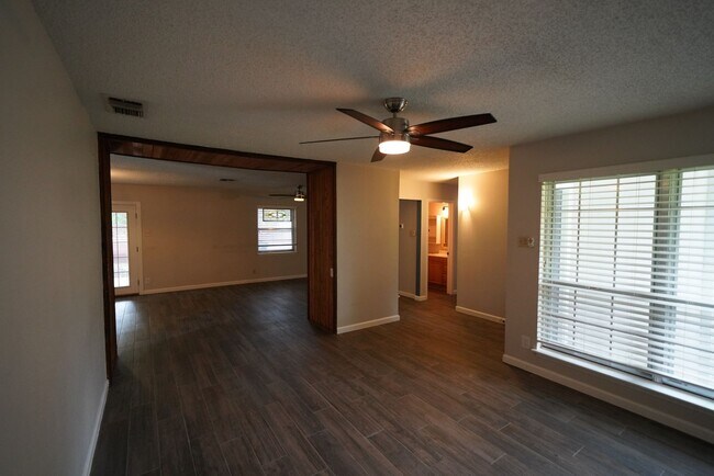 Foto del edificio - Updated home in established Schertz Neighb...