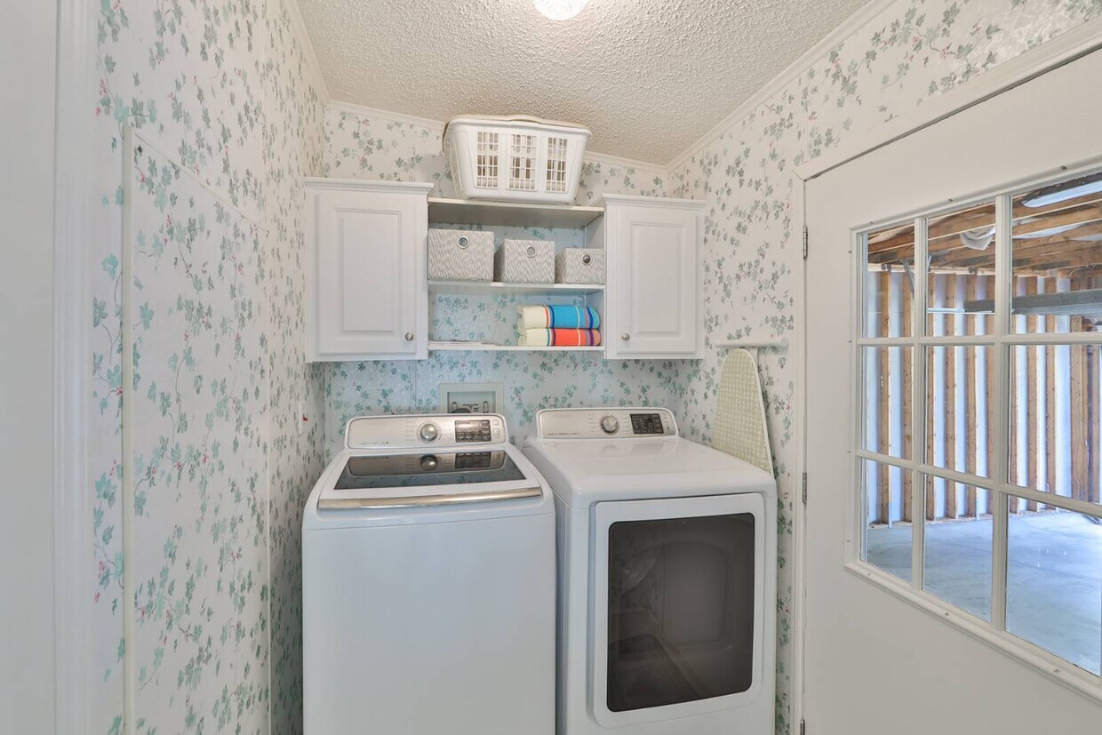 Primary Photo - 2113 Sawgrass Ln