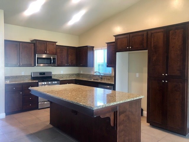 Foto del edificio - Large 4 Bedroom/2 Bath Home with Solar in Gossamer Grove - $2595 Per Month!